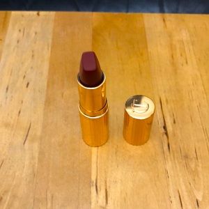 Charlotte Tilbury- Legendary Queen lipstick
